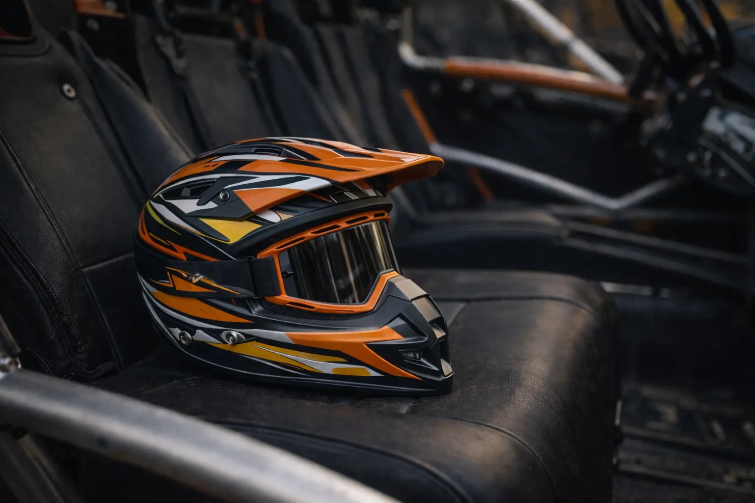 Casco y gafas de protección para la actividad